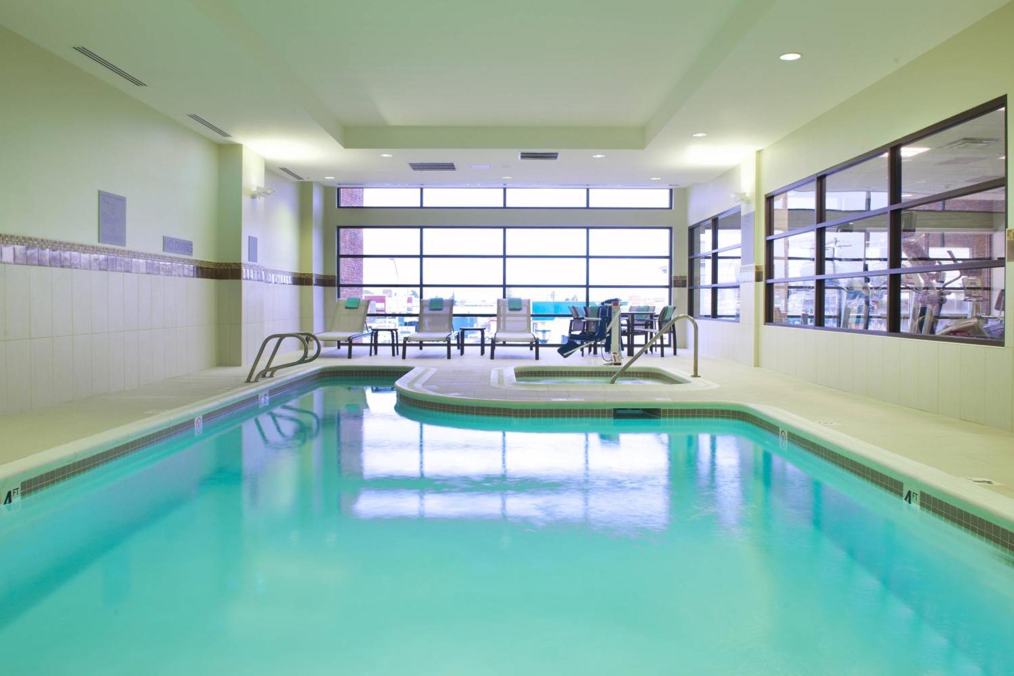 Courtyard By Marriott Seattle Everett Downtown Exterior photo