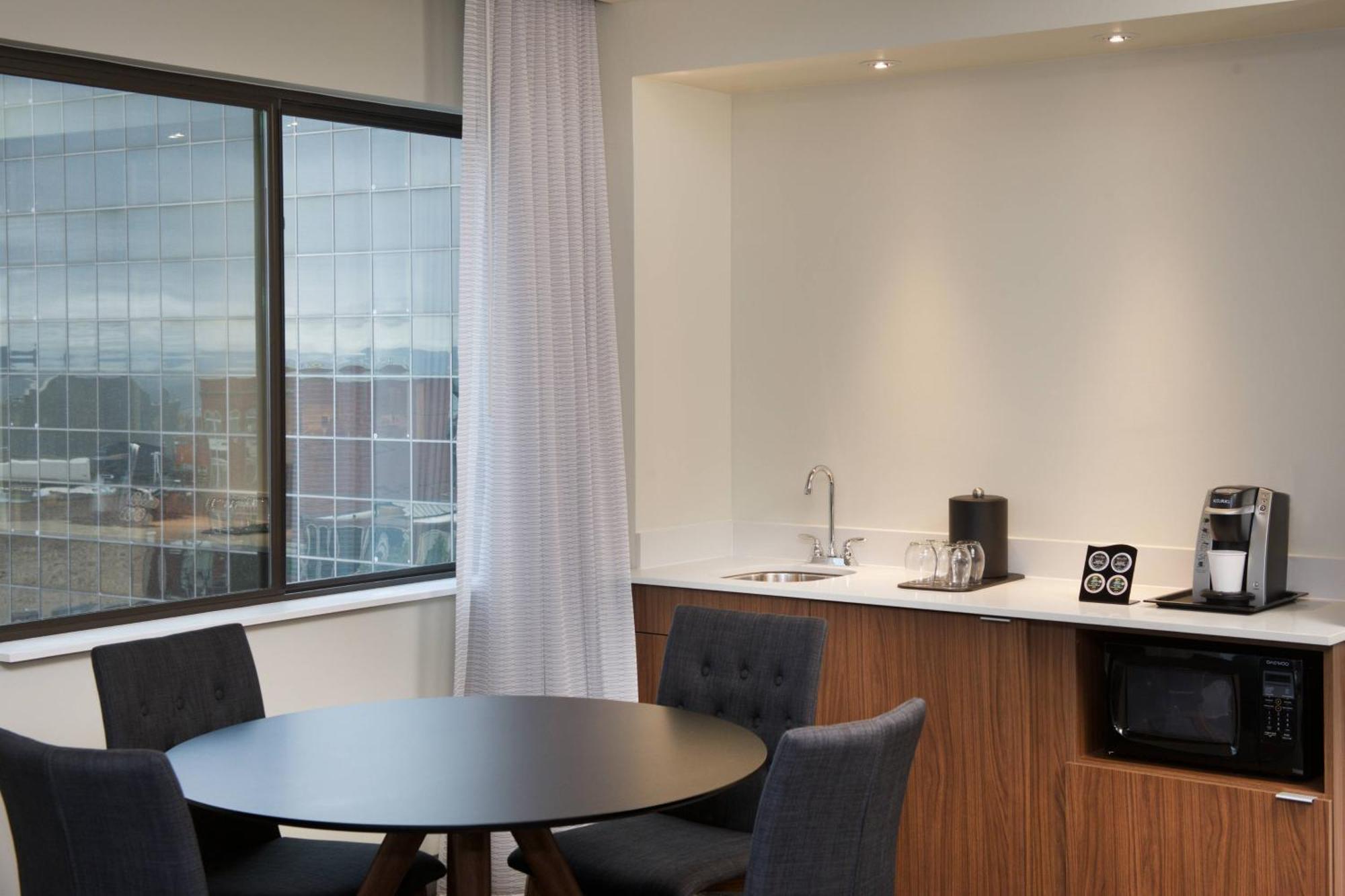 Courtyard By Marriott Seattle Everett Downtown Exterior photo