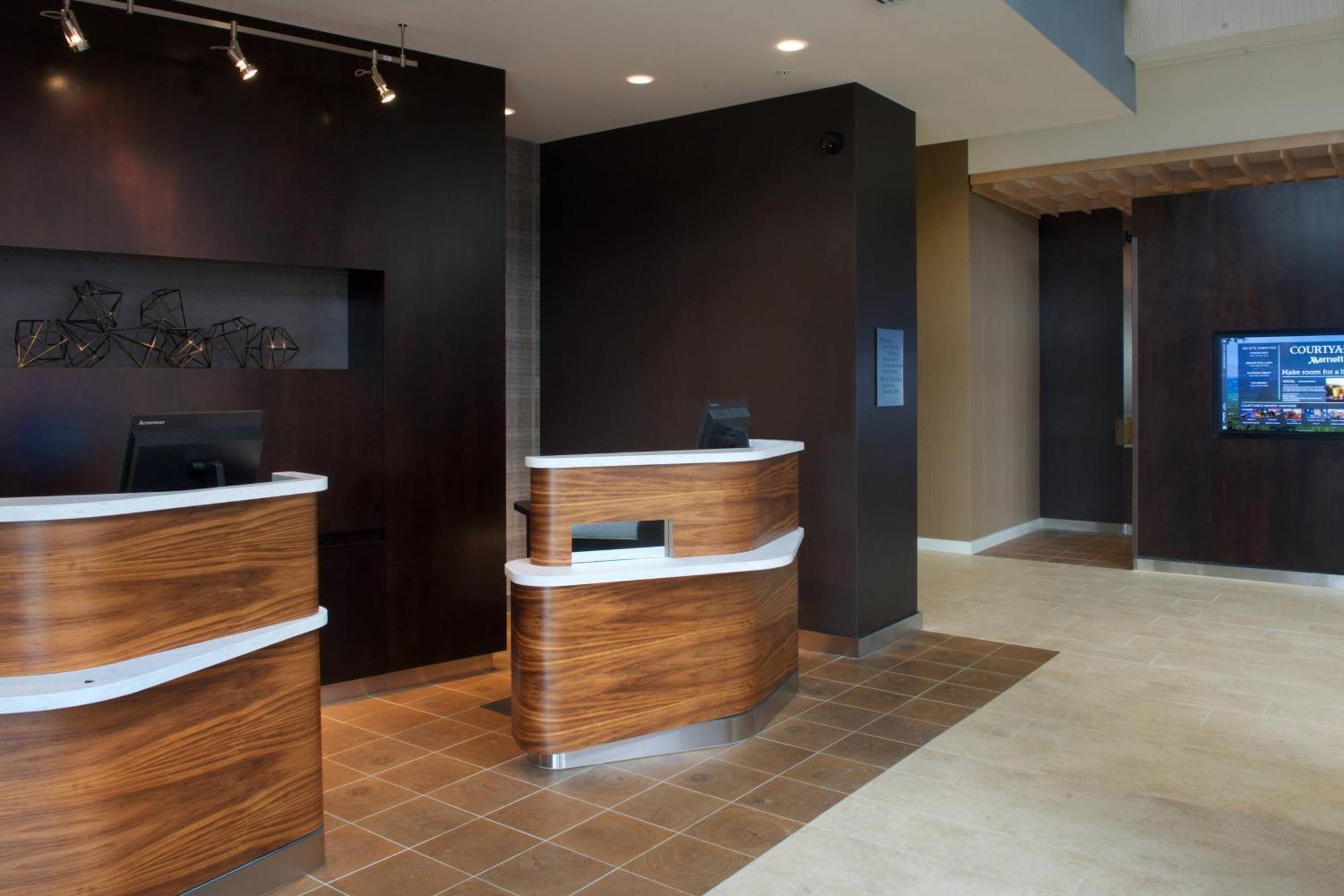 Courtyard By Marriott Seattle Everett Downtown Exterior photo